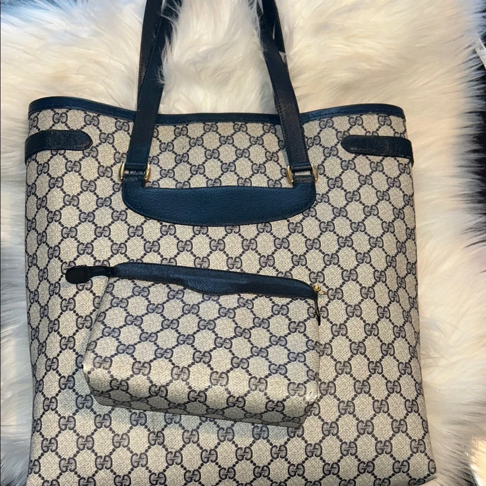 🔥GUCCI BUNDLE🔥Navy and Beige Women's Bundle Tote & Make up/Clutch Bags - Picture 3 of 5